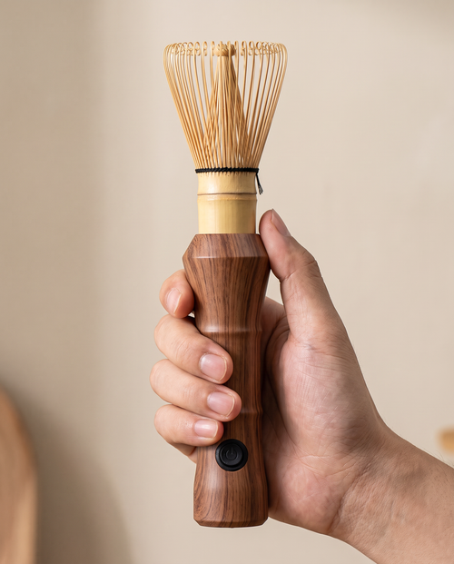 Auto matcha whisk in hand